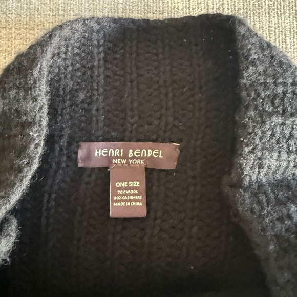 Henri Bendel knit poncho - Picture 6 of 6
